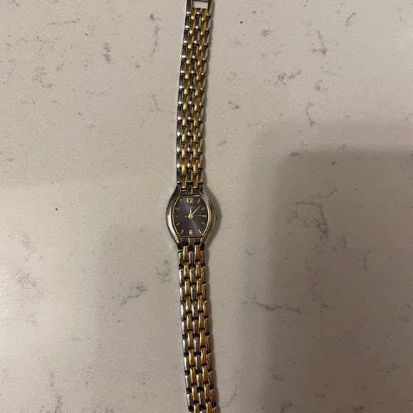 Ladies Pulsar Watch - Picture 2 of 4